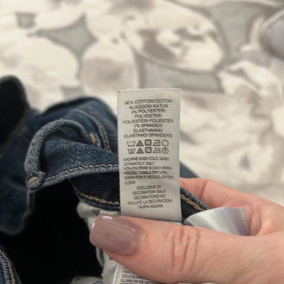 Lucky Brand Easy Rider Crop 26 - Picture 6 of 9